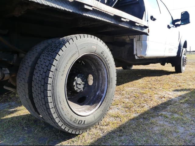 Image of Ford F-450 equipment image 4