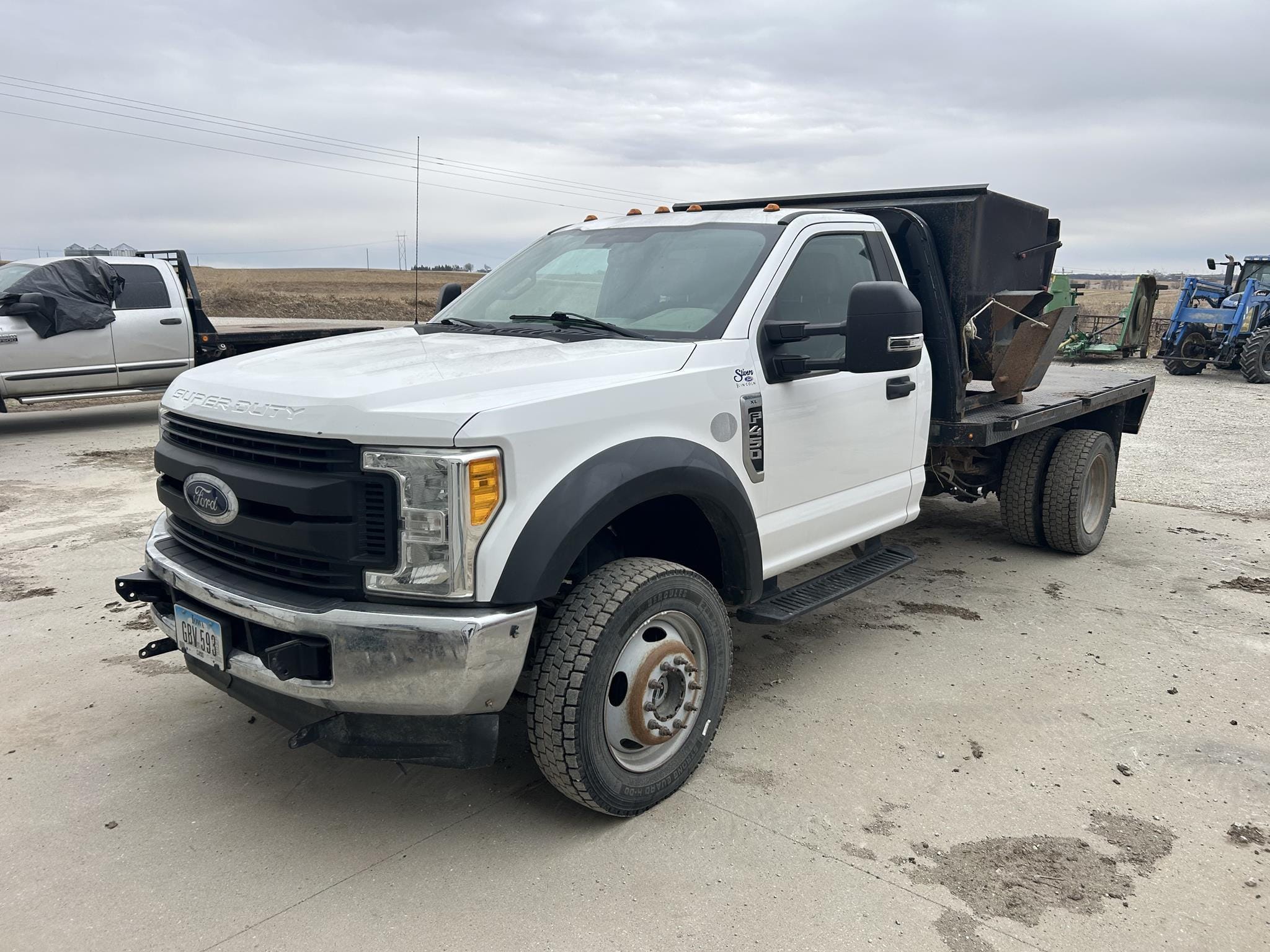 2017 Ford F-450 Equipment Image0