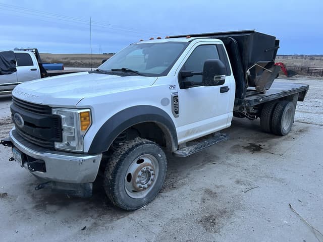 Image of Ford F-450 equipment image 1