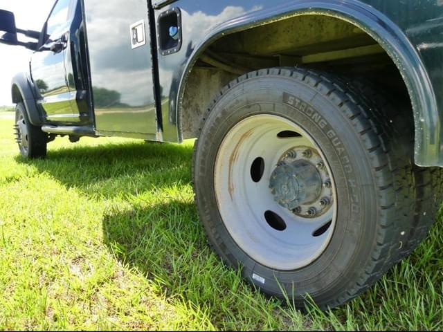 Image of Ford F-450 equipment image 4
