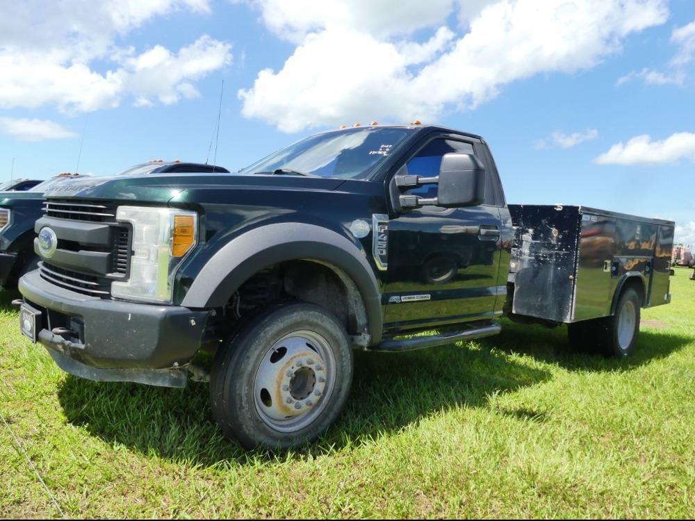 Image of Ford F-450 Primary image