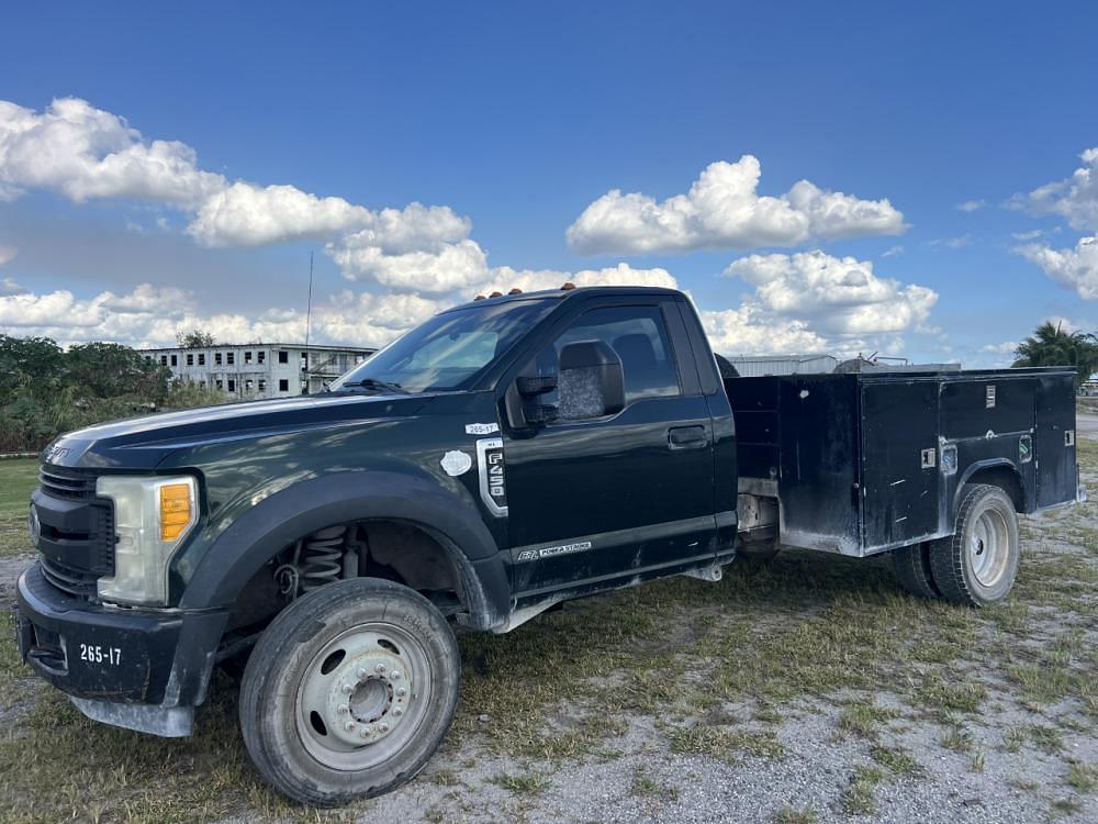 Image of Ford F-450 Primary Image