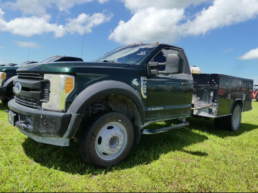 Image of Ford F-450 Primary image