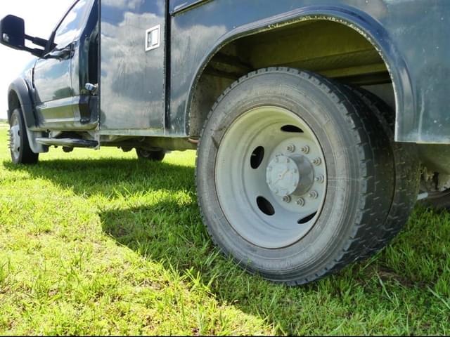 Image of Ford F-450 equipment image 4
