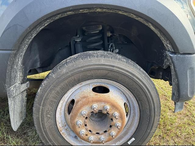 Image of Ford F-450 equipment image 4
