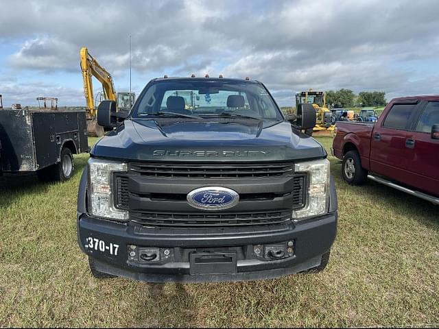 Image of Ford F-450 equipment image 2