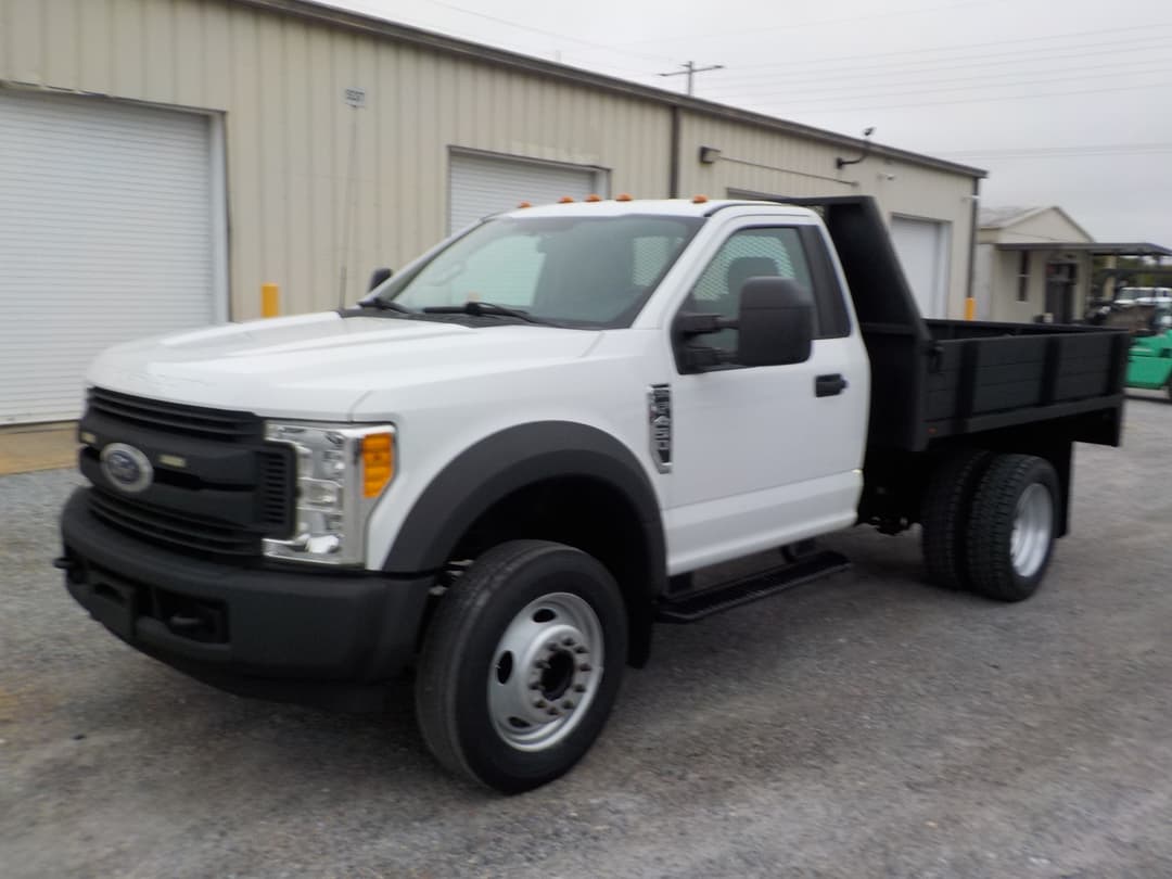 Image of Ford F-450 Primary image