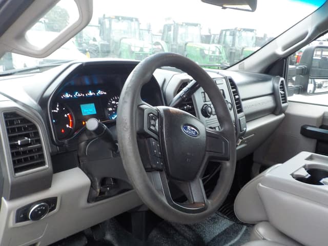 Image of Ford F-450 equipment image 4