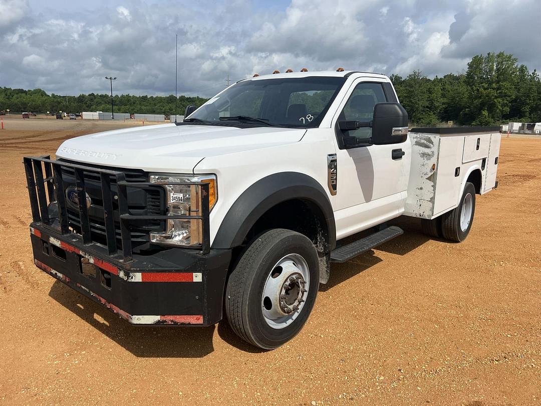 Image of Ford F-450 Primary image