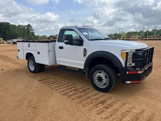 Image of Ford F-450 equipment image 3