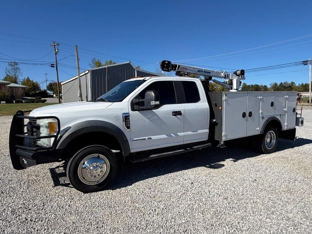 2017 Ford F-450 Equipment Image0