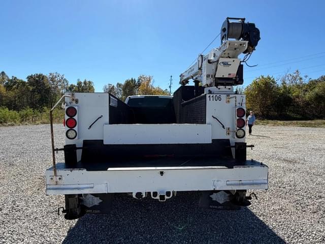 Image of Ford F-450 equipment image 4