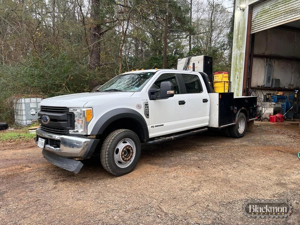 2017 Ford F-450 Equipment Image0