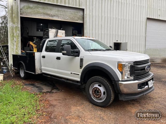 Image of Ford F-450 equipment image 2