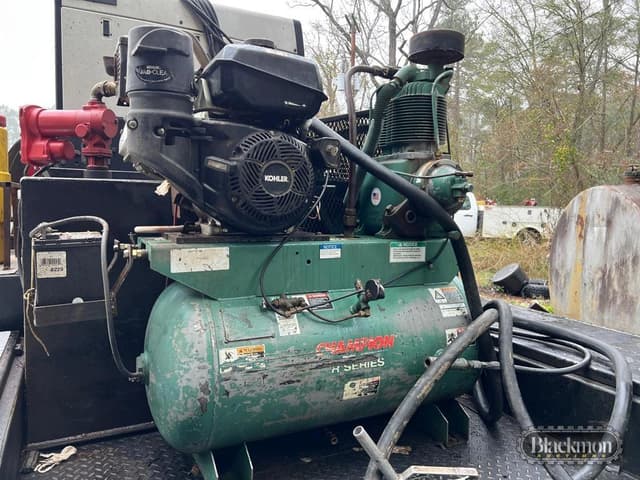 Image of Ford F-450 equipment image 4