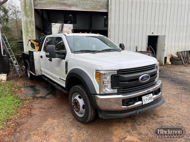 Image of Ford F-450 equipment image 3