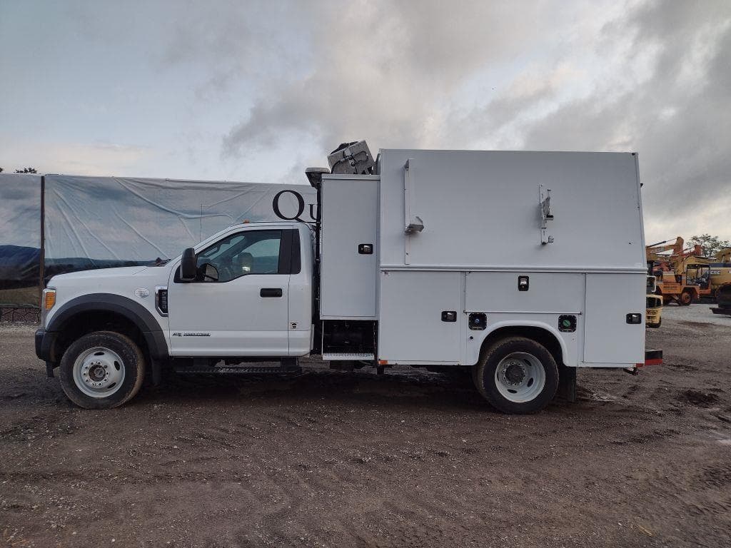 Image of Ford F-550 Primary image
