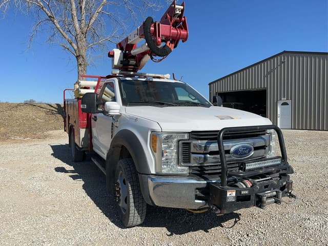 Image of Ford F-550 equipment image 4