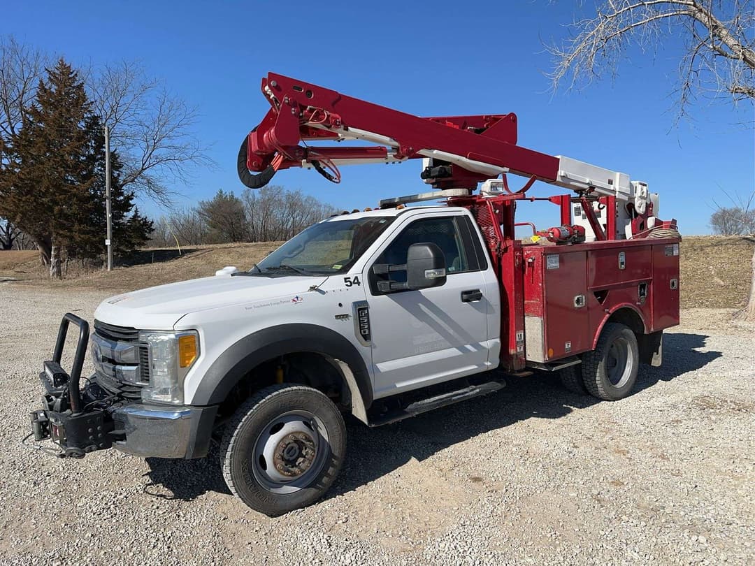 Image of Ford F-550 Primary image