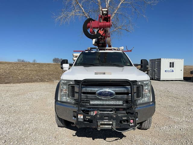 Image of Ford F-550 equipment image 3
