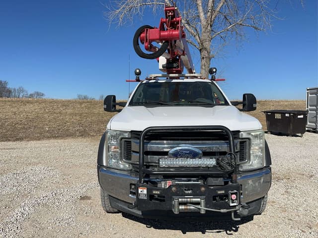 Image of Ford F-550 equipment image 4