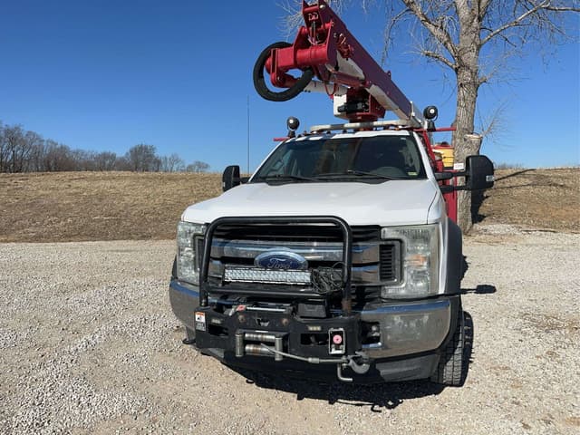 Image of Ford F-550 equipment image 3