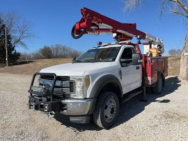 Image of Ford F-550 equipment image 2