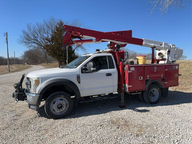 Image of Ford F-550 equipment image 1