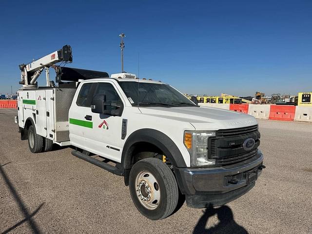 Image of Ford F-550 equipment image 4