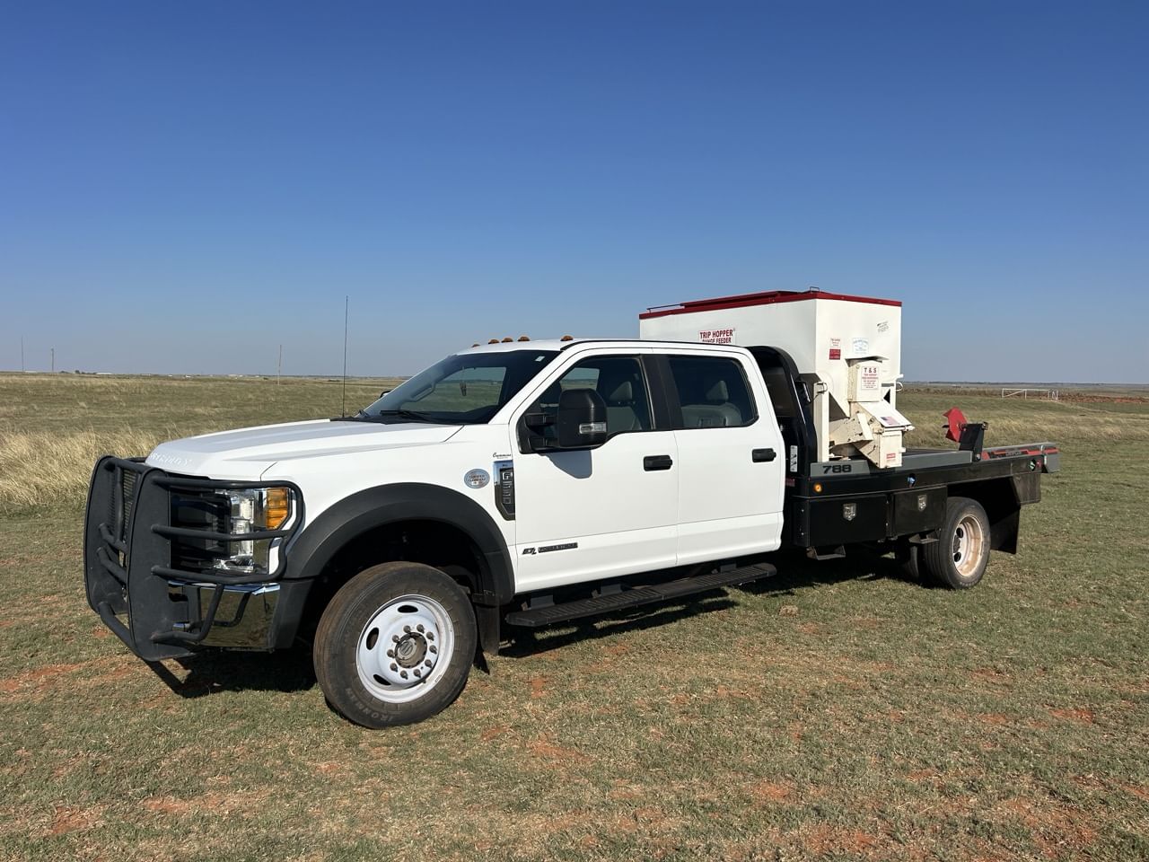2017 Ford F-550 Equipment Image0