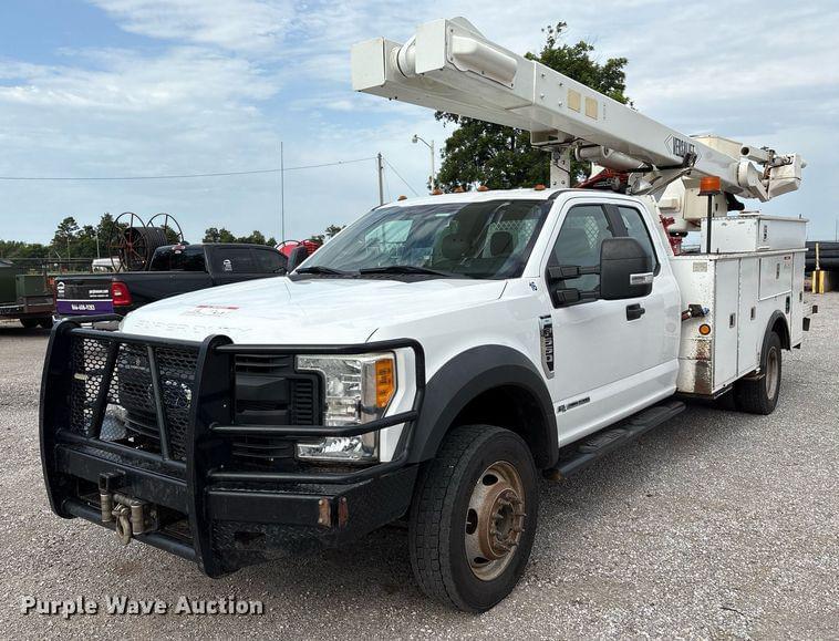 Image of Ford F-550 Primary image