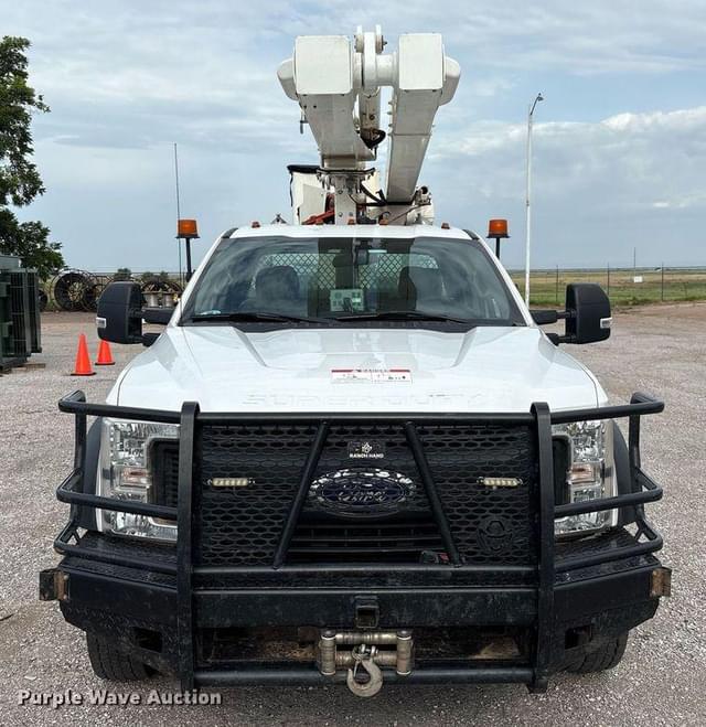 Image of Ford F-550 equipment image 1