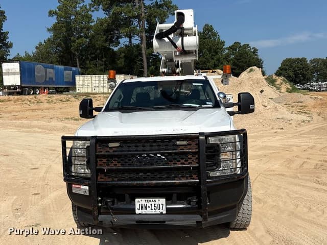 Image of Ford F-550 equipment image 1