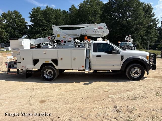 Image of Ford F-550 equipment image 3