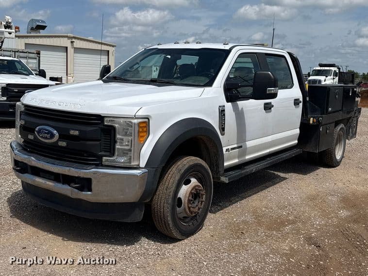 Image of Ford F-550 Primary image