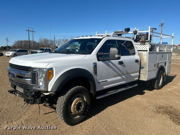 2017 Ford F-550 Equipment Image0