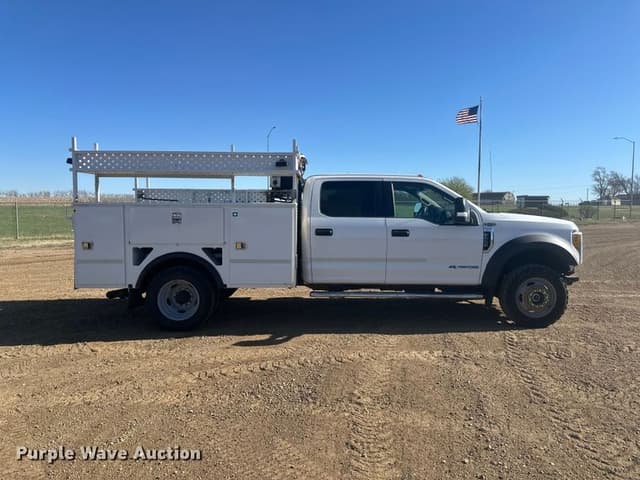 Image of Ford F-550 equipment image 3