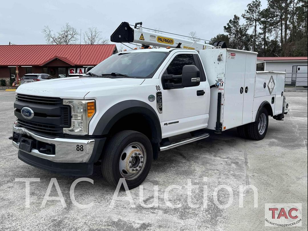 Image of Ford F-550 Primary image