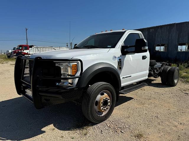 Image of Ford F-550 equipment image 3