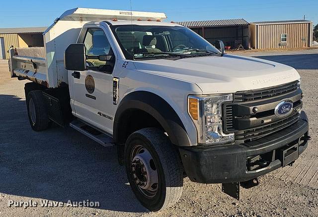 Image of Ford F-550 equipment image 2