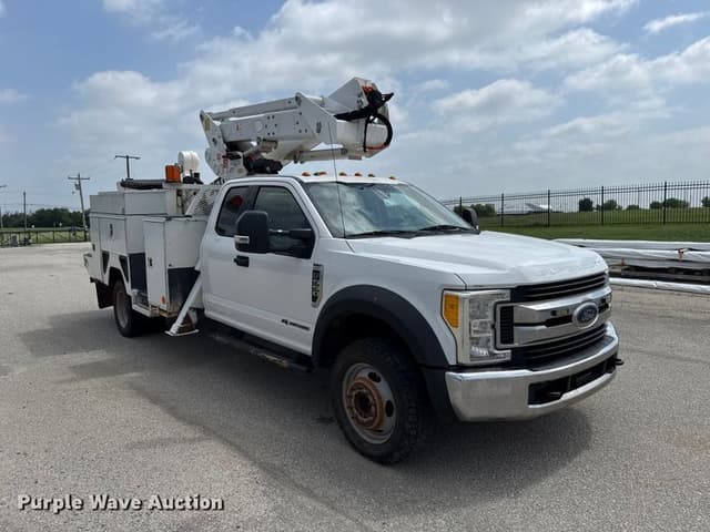 Image of Ford F-550 equipment image 2