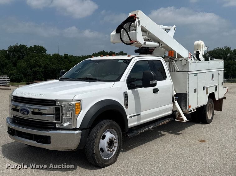 2017 Ford F-550 Equipment Image0