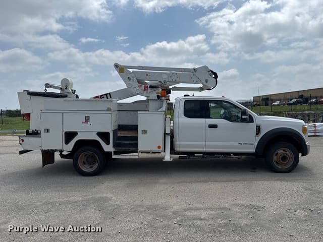 Image of Ford F-550 equipment image 3