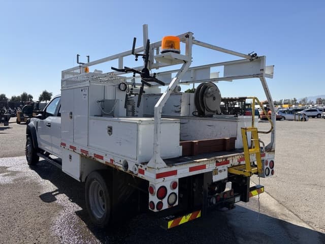 Image of Ford F-550 equipment image 3