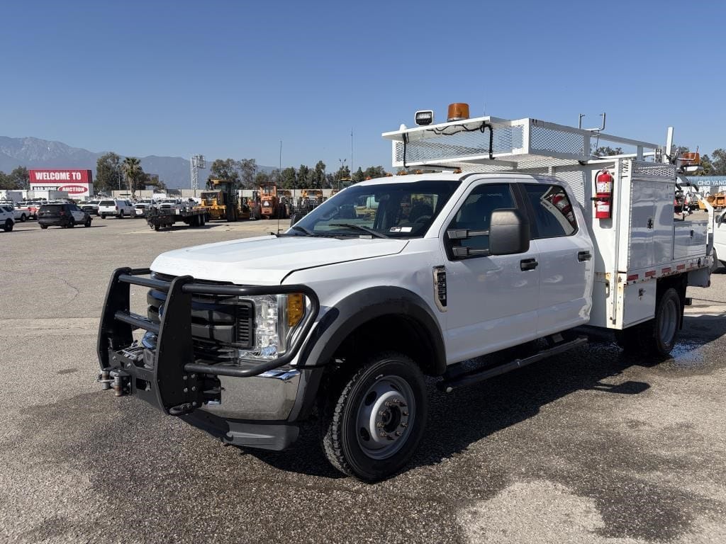 2017 Ford F-550 Equipment Image0