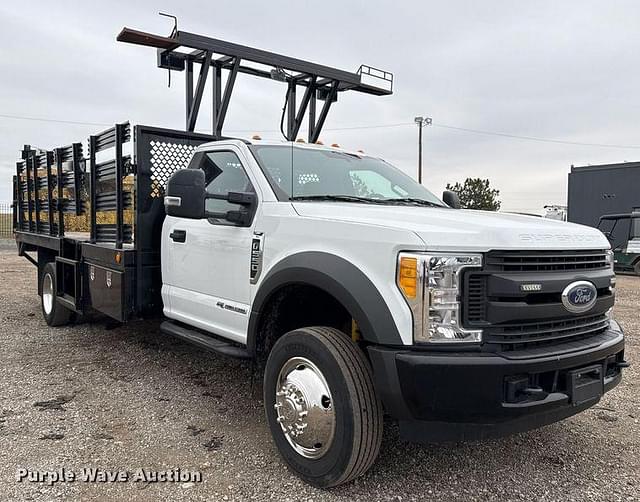 Image of Ford F-550 equipment image 2