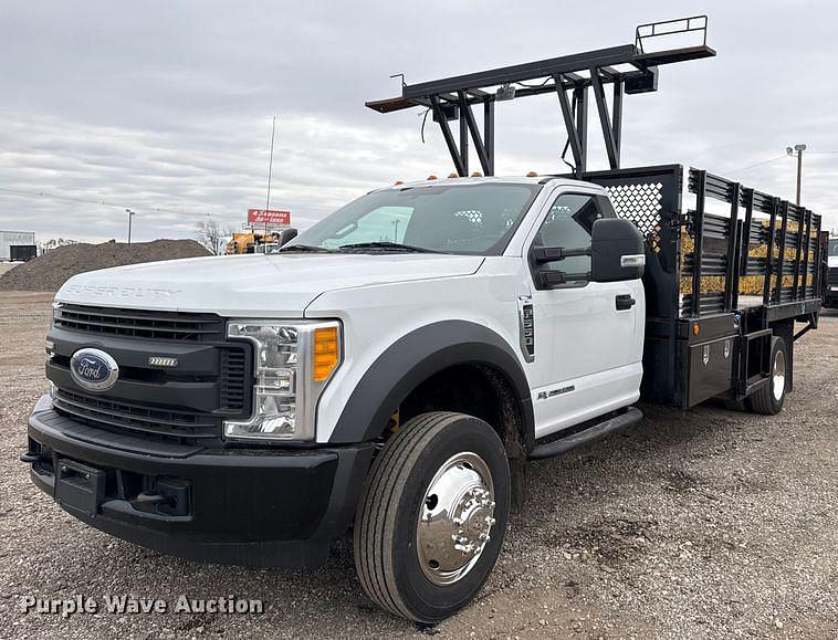 Image of Ford F-550 Primary image