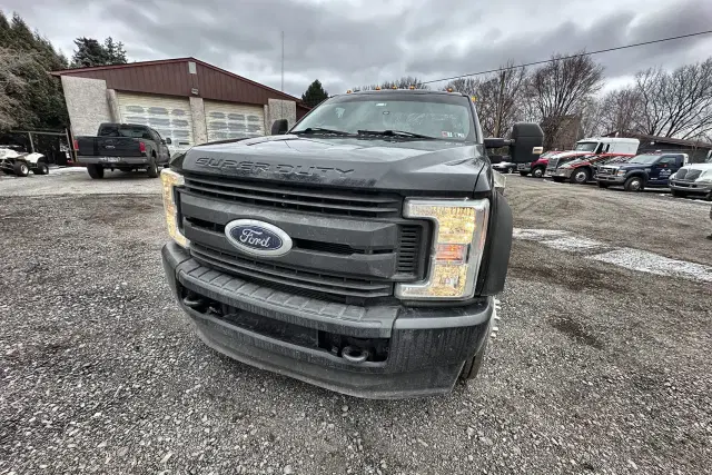Image of Ford F-550 equipment image 4