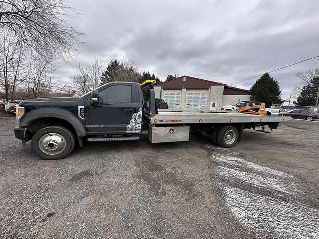 Image of Ford F-550 equipment image 2