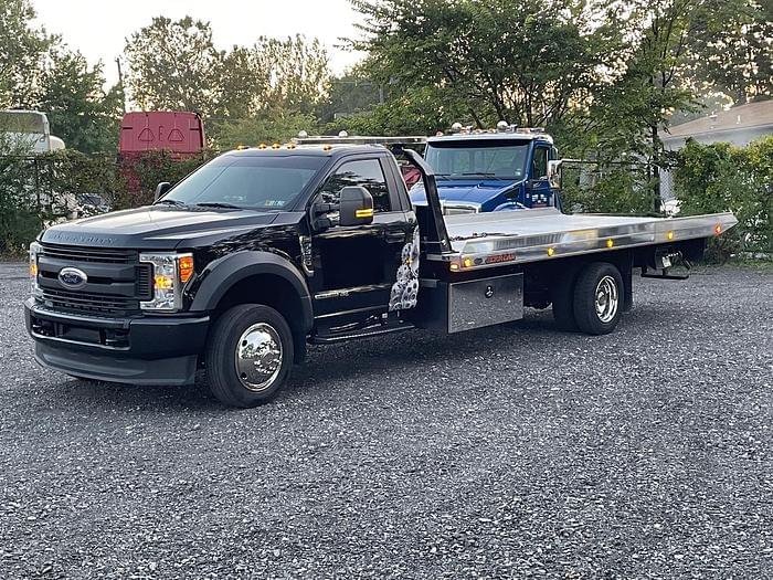 Image of Ford F-550 Primary image